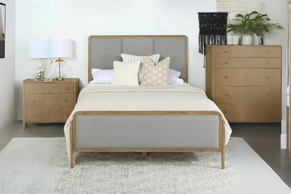 Cama Queen tapizada Arini con paneles en tonos arena y gris 224301Q 