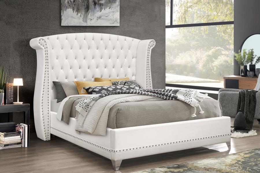 Cama Queen con respaldo alto tapizada Barzini color blanco 300843Q 