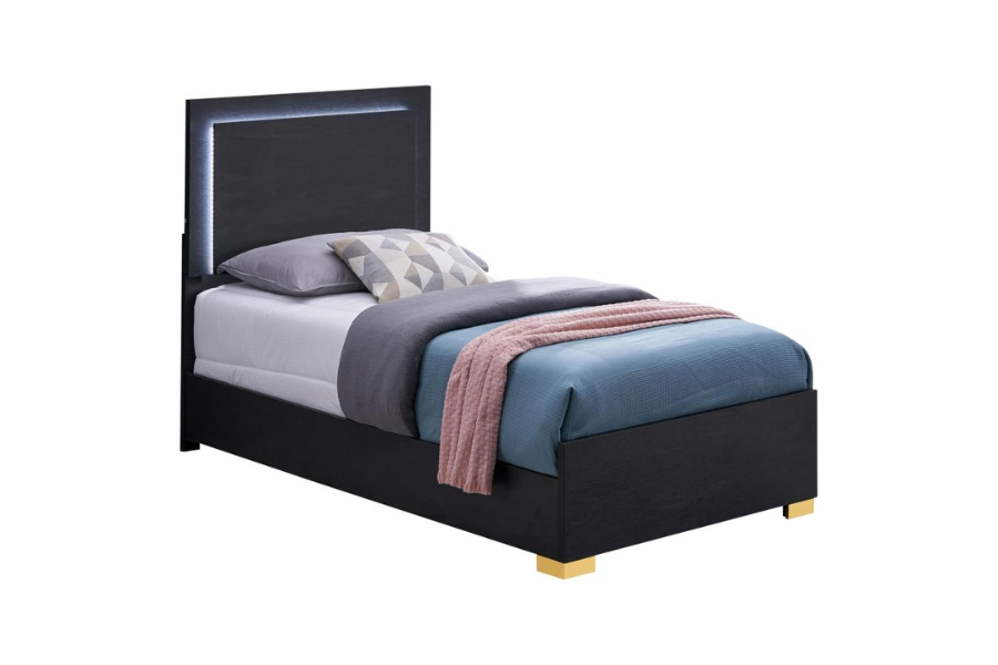 Cama doble con paneles LED de madera Marceline en color negro 222831T 