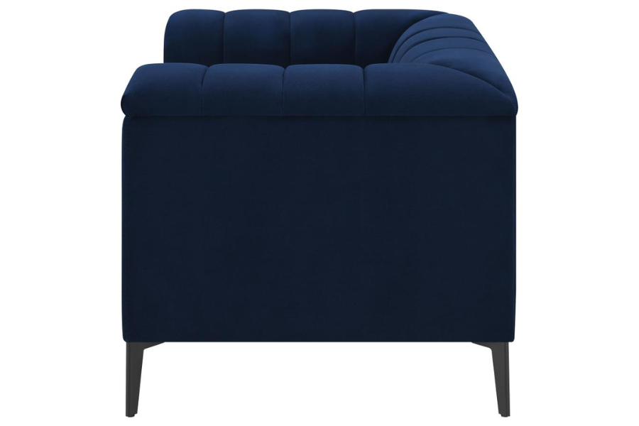 Sillón capitoné con brazos tipo smoking tapizado en color azul 509213 