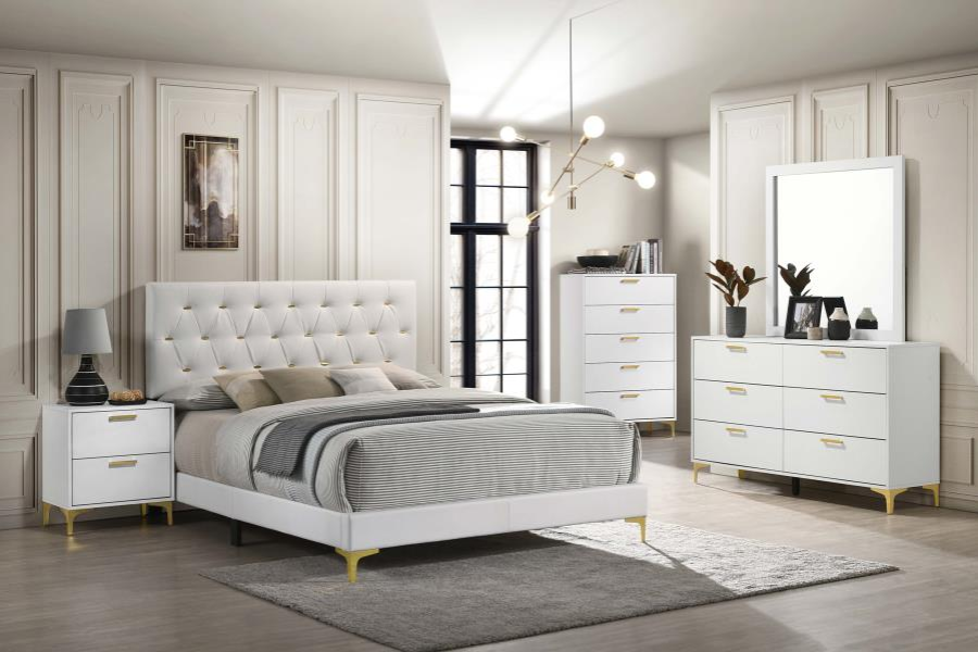 Cama King tapizada con paneles en color blanco Kendall 224401KE 